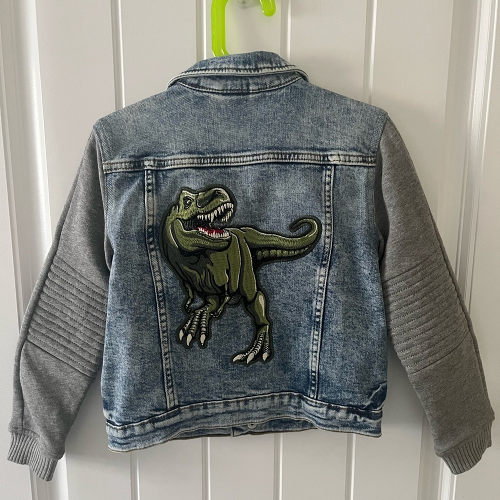 H&M Dino King jacket size 6-7